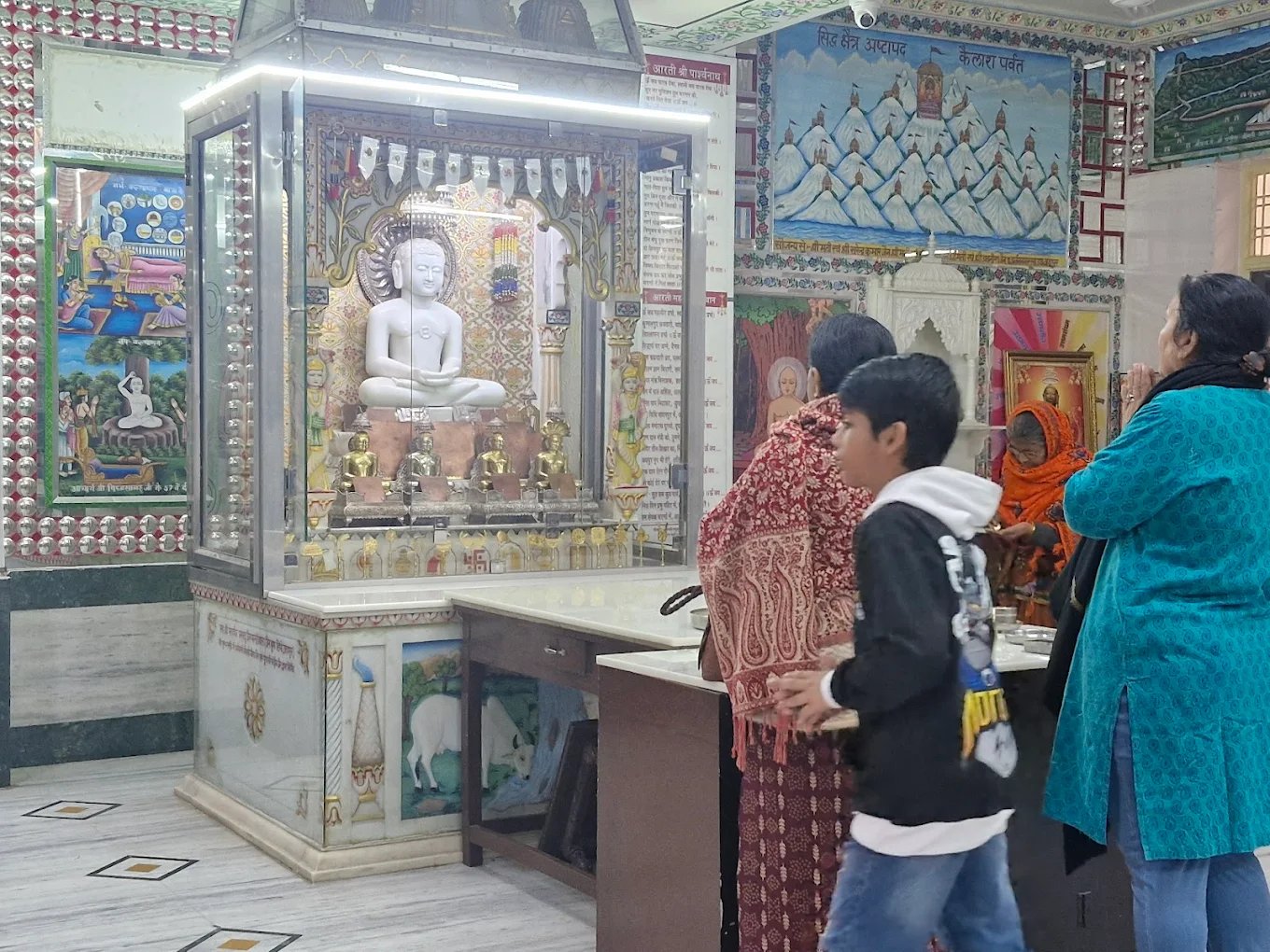Shri 1008 Chandraprabhu Digmbar Jain Palliwal Mandir Banner