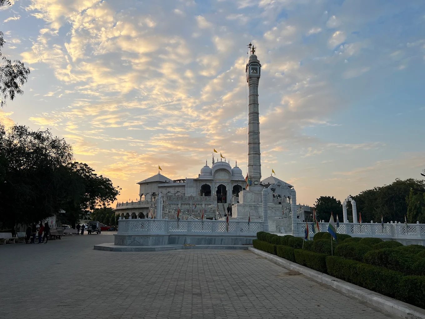 Shri Digambar Jain Atishay Kshetra Mandir Ji, Padampura Banner