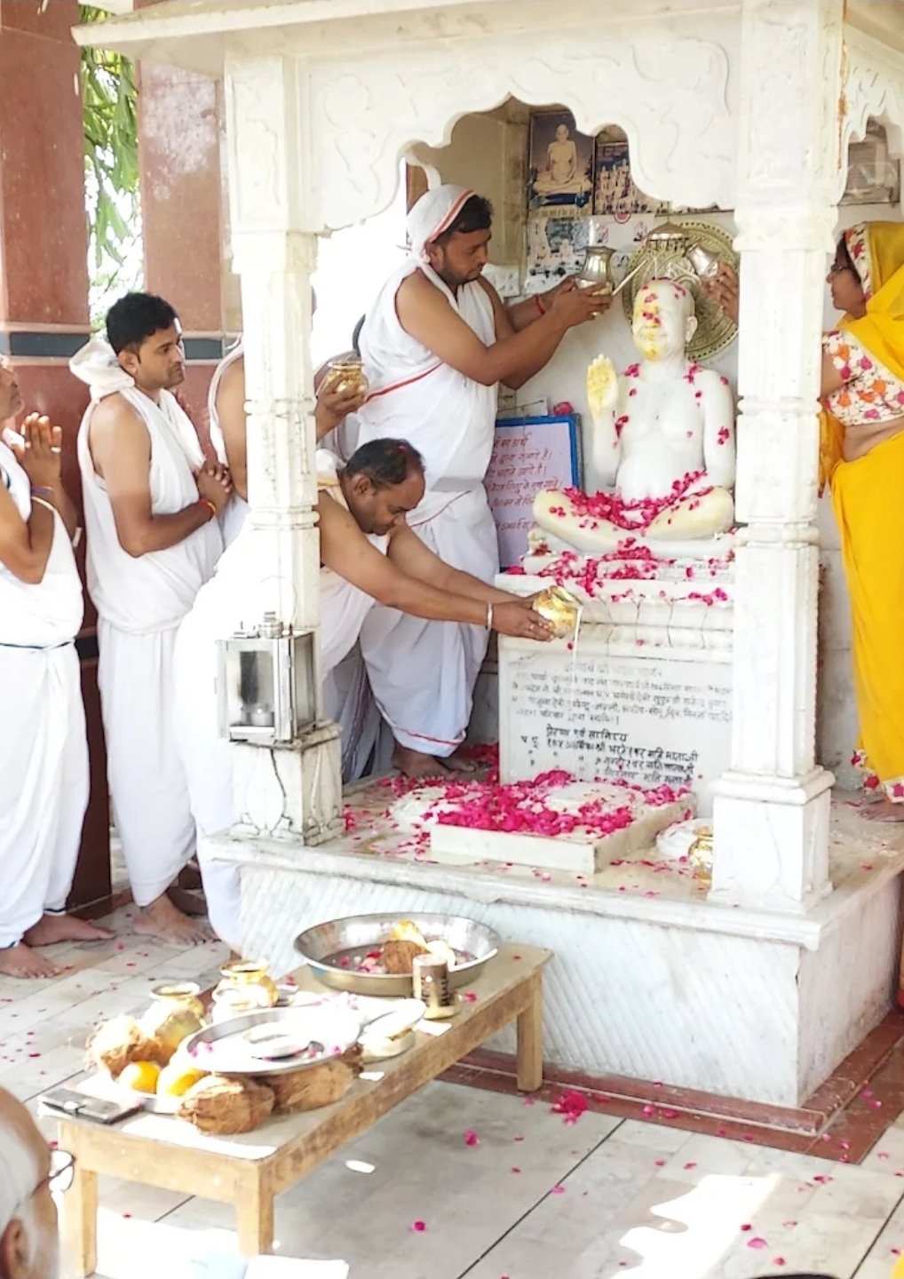 श्री अनेकान्त गोम्मट गिरी अतिशय क्षेत्र लोहारिया Banner