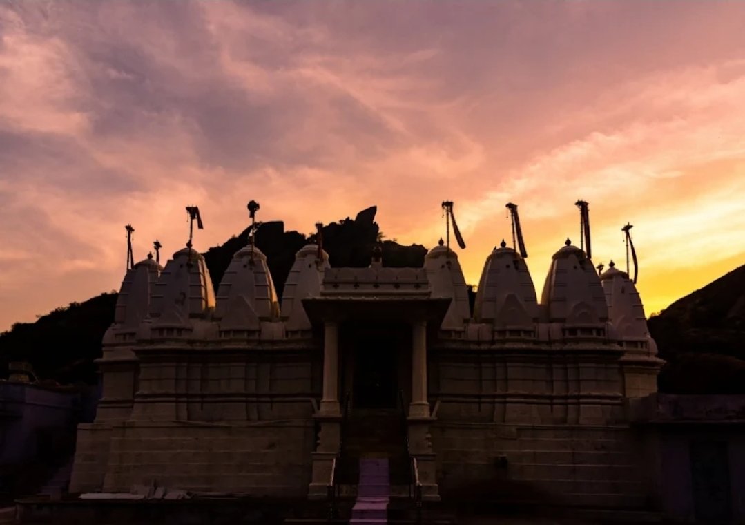 Shri Nandia Jain Shwetambar Tirth - Jeevit Mahavir Swami