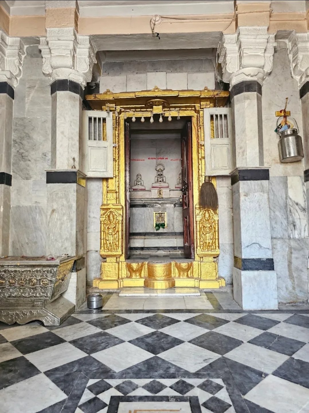 Vana Shankeshwar Parshwanath Jain Derasar