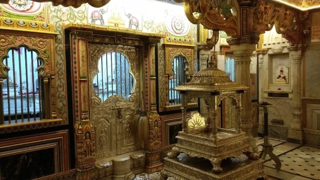Shree Shantinath Shwetamber Murtipujak Jain Derasar